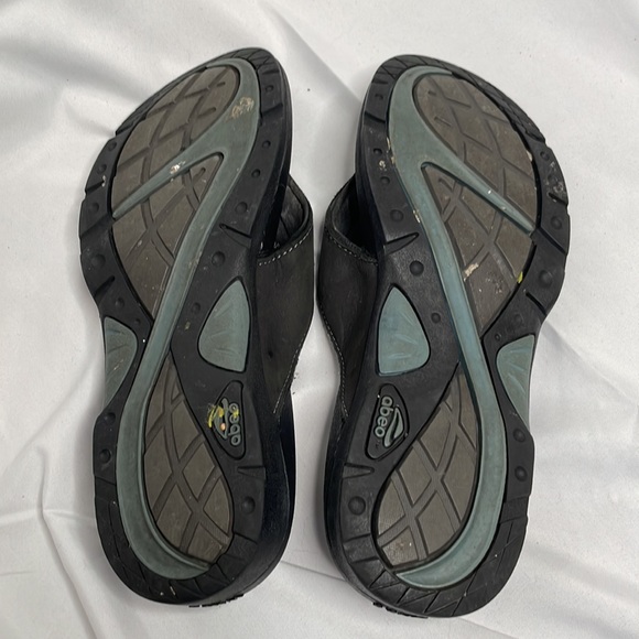 Abeo orthopedic type flip flops. Black with a supportive arch. - Picture 3 of 4